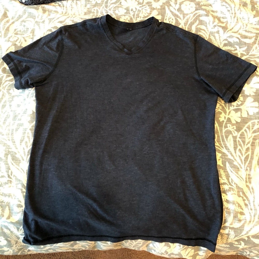 Lululemon V-Neck (5 year)